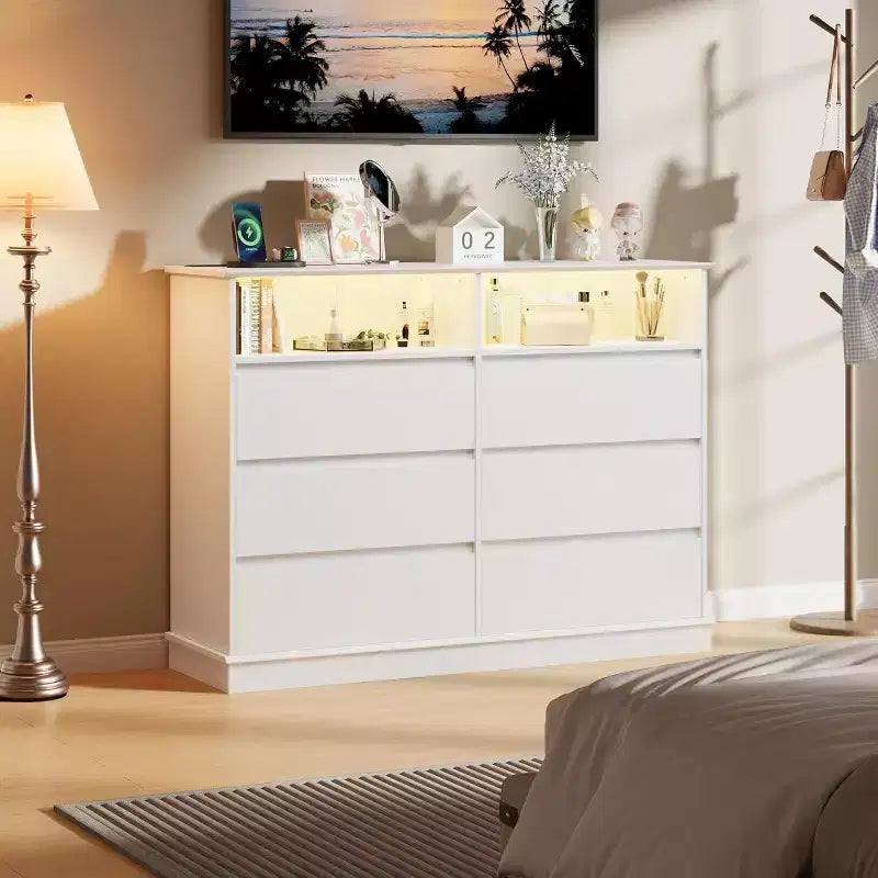 Weißer Kommode fürs Schlafzimmer, 6-Schubladen-Kommode mit LED-Leuchten und Ladestation, für Wohnzimmer, Flur
